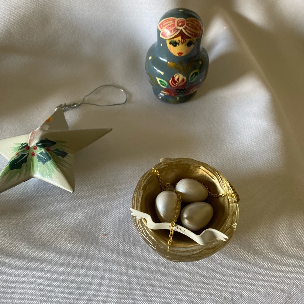 Christmas Lot including Nesting Dolls, Hallmark, & Hand Painted - Picture 5 of 16